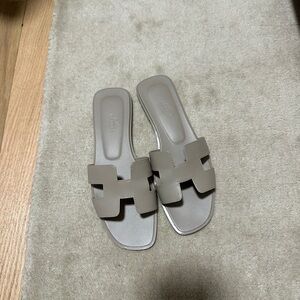 HERMES ORAN BEIGE MASTIC SANDAL